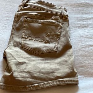 Khaki like shorts, super stretch